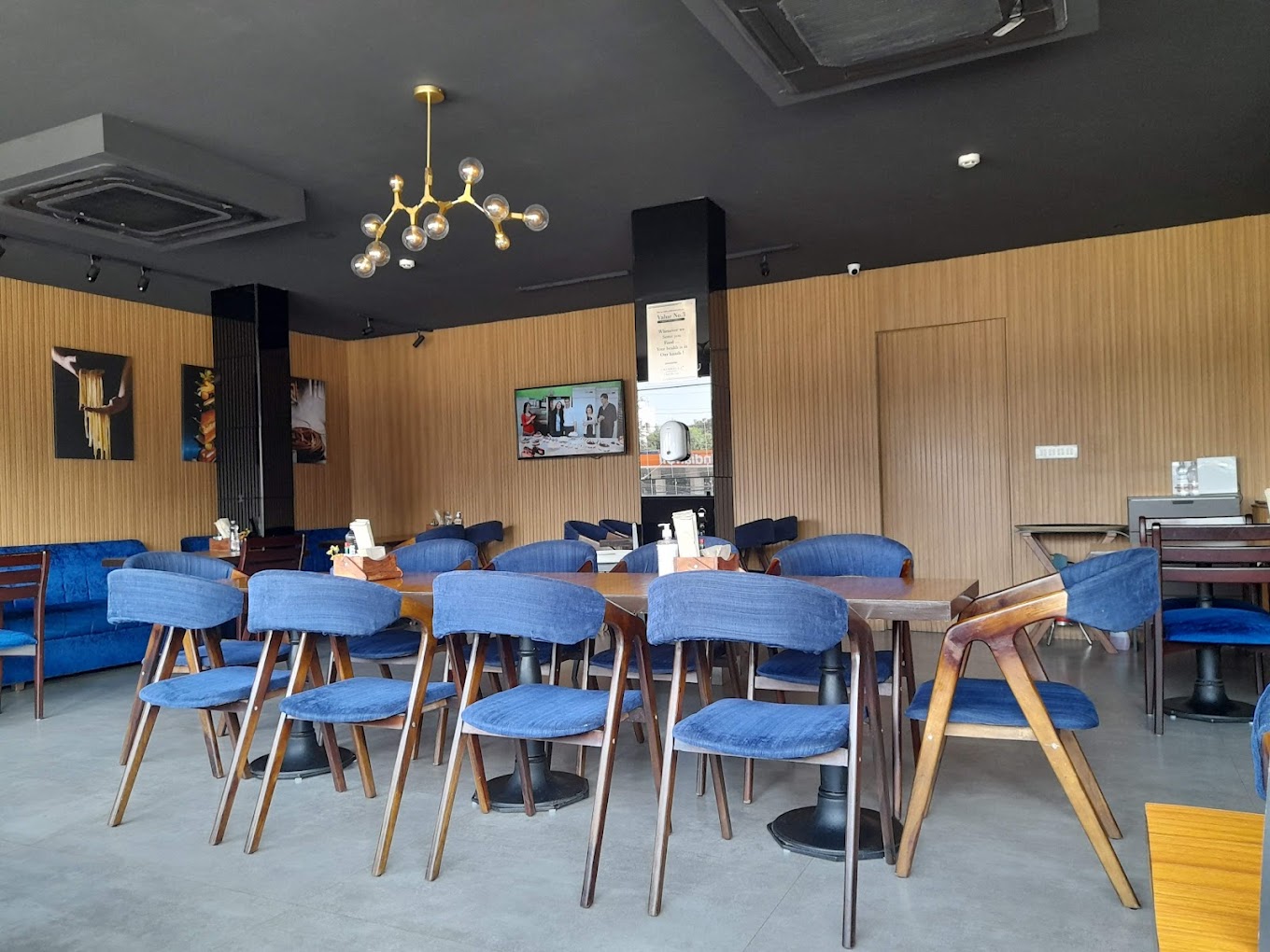 why wooden top is better for cafe/ restaurants table top?Why are wooden