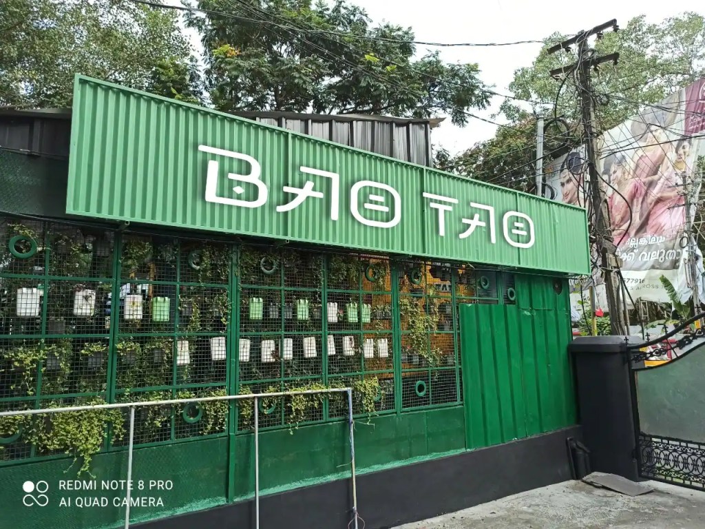 This picture encapsulates a world where design transcends utility and becomes an expression of refined living of metal chairs and tables by Kernig Krafts Jodhpur.