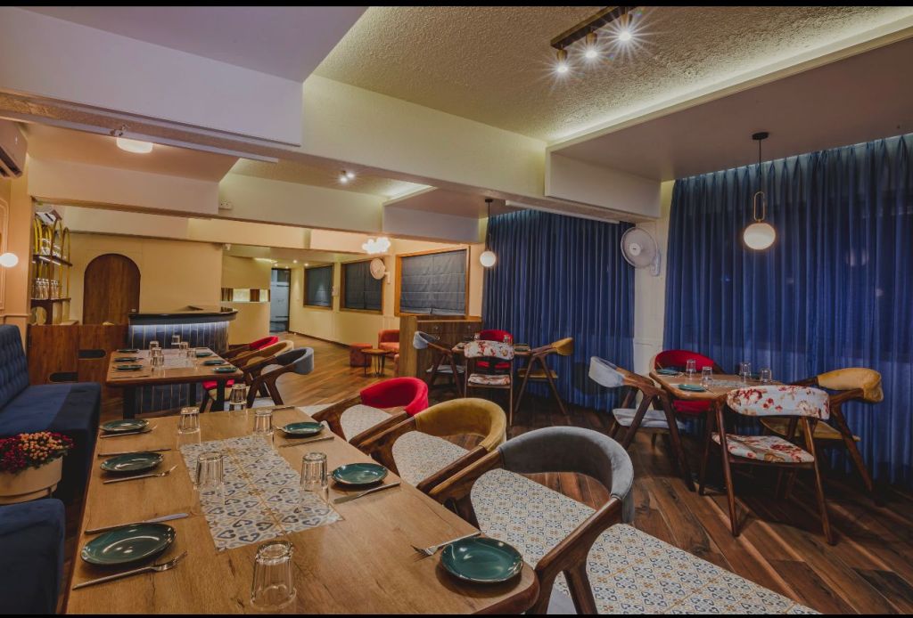 A cozy nook reveals a plush sofa, design offering  sophistication. The play of textures between the soft cushions and the robust iron framework is a tactile delight at Kernig Kraft.