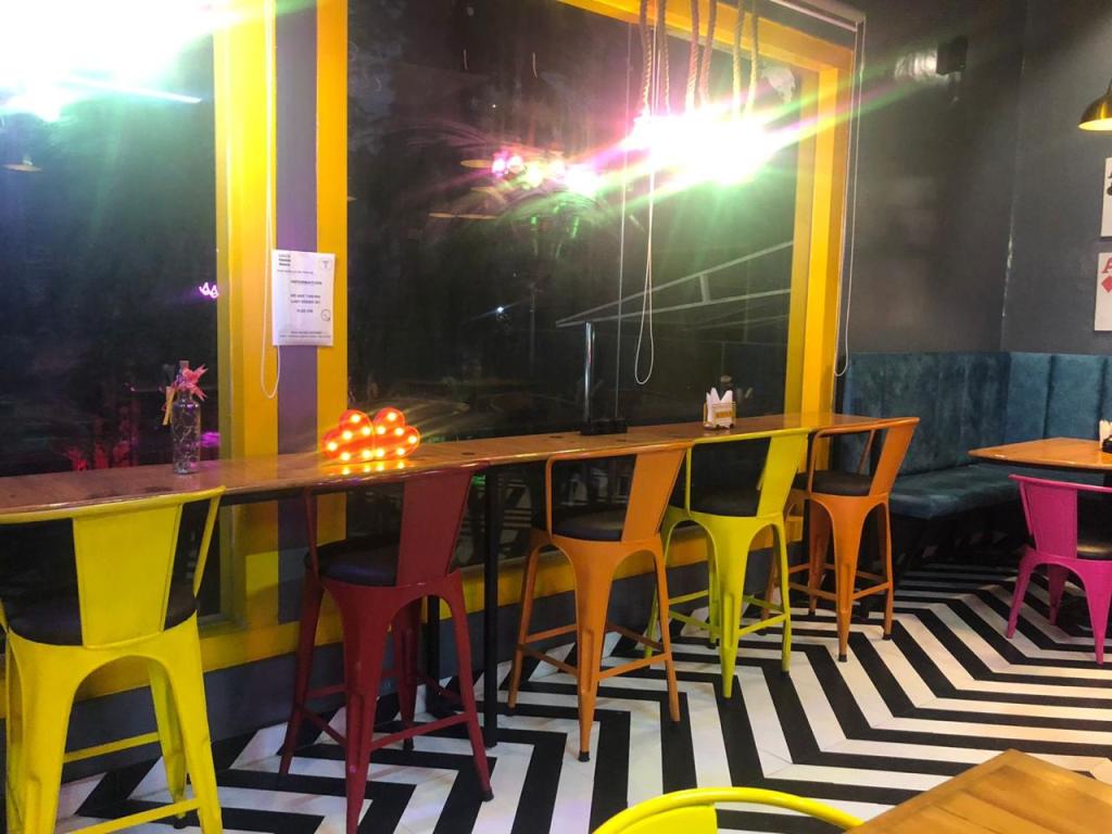 In Kernig Krafts' captivating furniture artistry picture, elegance and innovation harmonize seamlessly. The fusion of iron and upholstery forms a harmonious visual delight by Kernig Kraft.