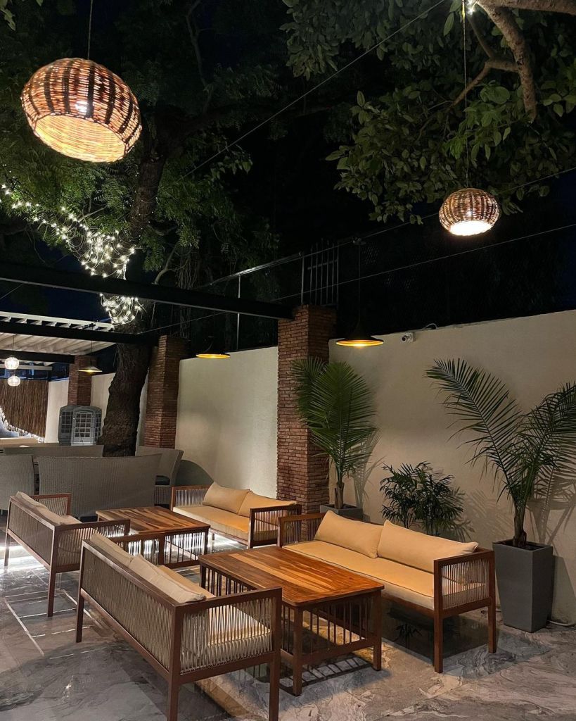 Kernig Krafts presents an exquisite rope work sofa, Centre table meticulously crafted to blend artistic beauty with exceptional comfort. The intricate rope detailing creates a captivating texture, while the plush cushions offer a luxurious seating experience. This unique piece of furniture is a perfect embodiment of our commitment to merging creativity and craftsmanship, adding a touch of elegance to any space.