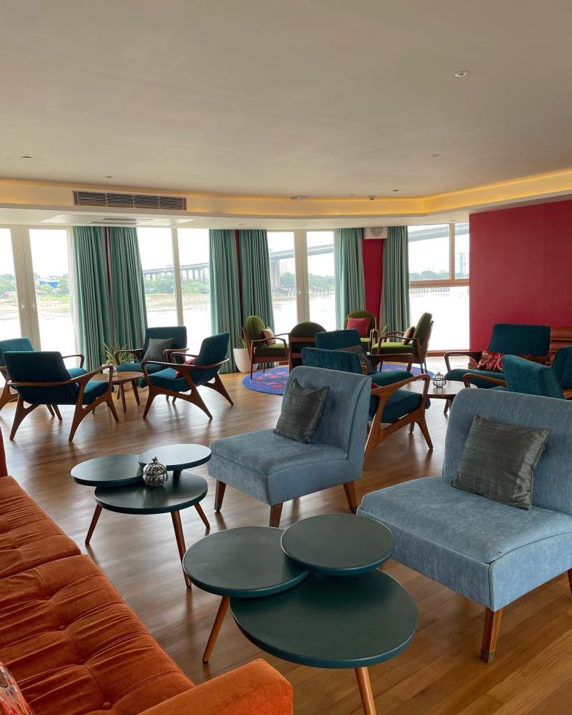 Our small wonders are meticulously designed to create a lasting impression, whether you're on a cruise or anywhere else. From sofa to wall mirror to display to deck chairs that exude elegance to are our creations seamlessly integrate into your environment.