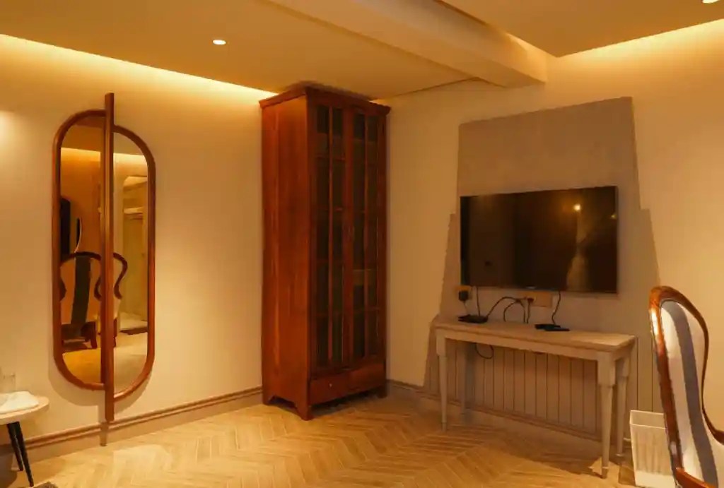 Meraki Maison , Ooty Tamil Nadu desined by Hotel Furniture brands manfacturer kernig krafts Jodhpur 
